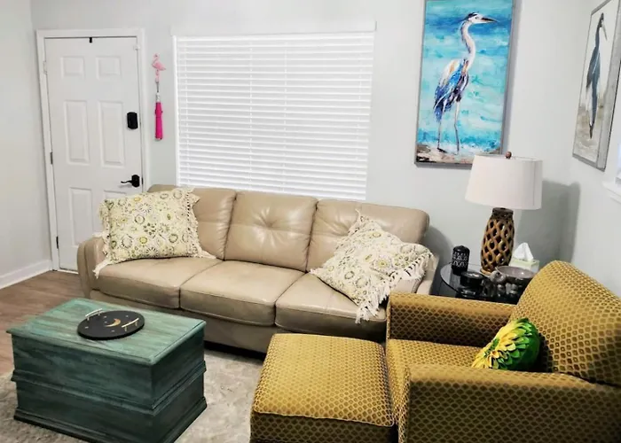 Cozy-quiet Pets Kitchen Tallahassee